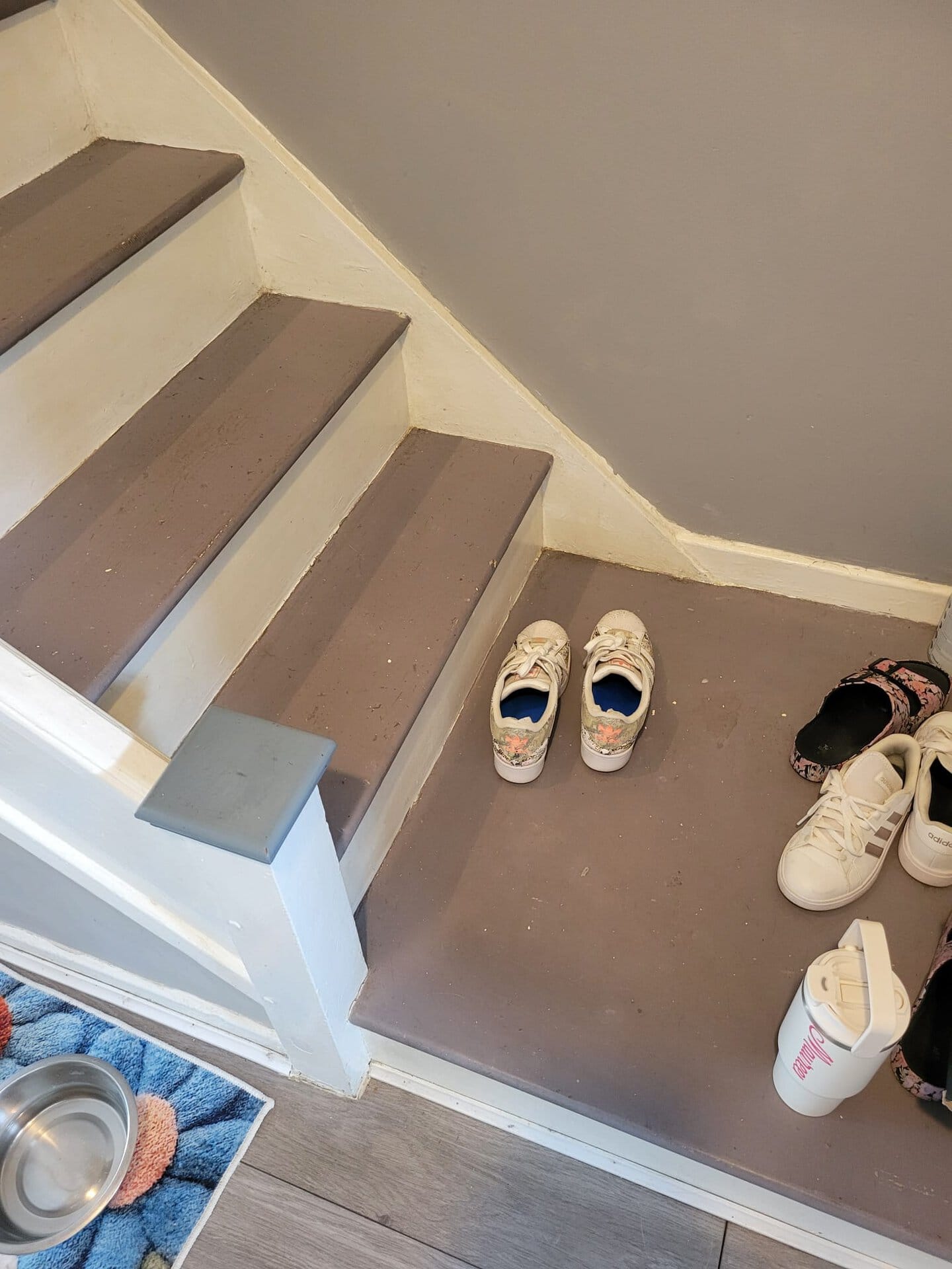 Wooden stairs, photo 1
